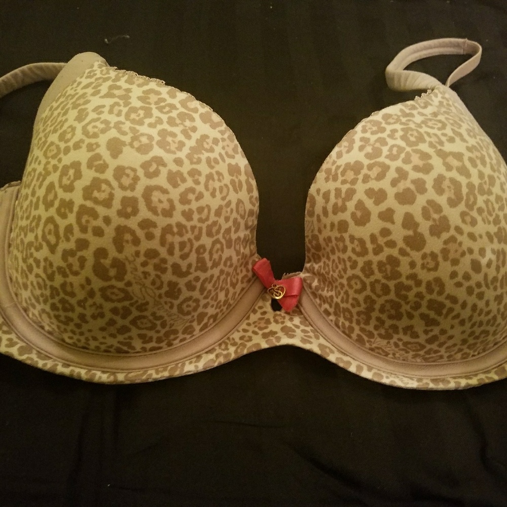 Victoria Secret 32d demi bra